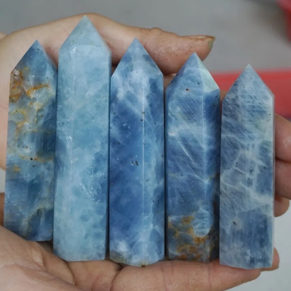 Blue Celestite Gemstone tower - Picture 6 of 9